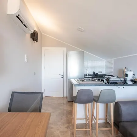 Luxury Flat With Jacuzzi On The Balcony In
