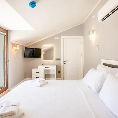 Luxury Flat With Jacuzzi On The Balcony In Apartment Kas