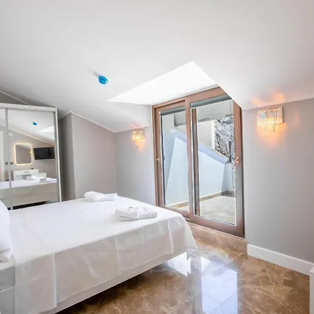 Apartment Luxury Flat With Jacuzzi On The Balcony In Kas