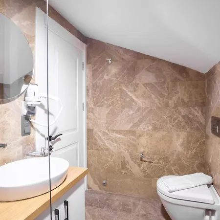 Luxury Flat With Jacuzzi On The Balcony In Apartment